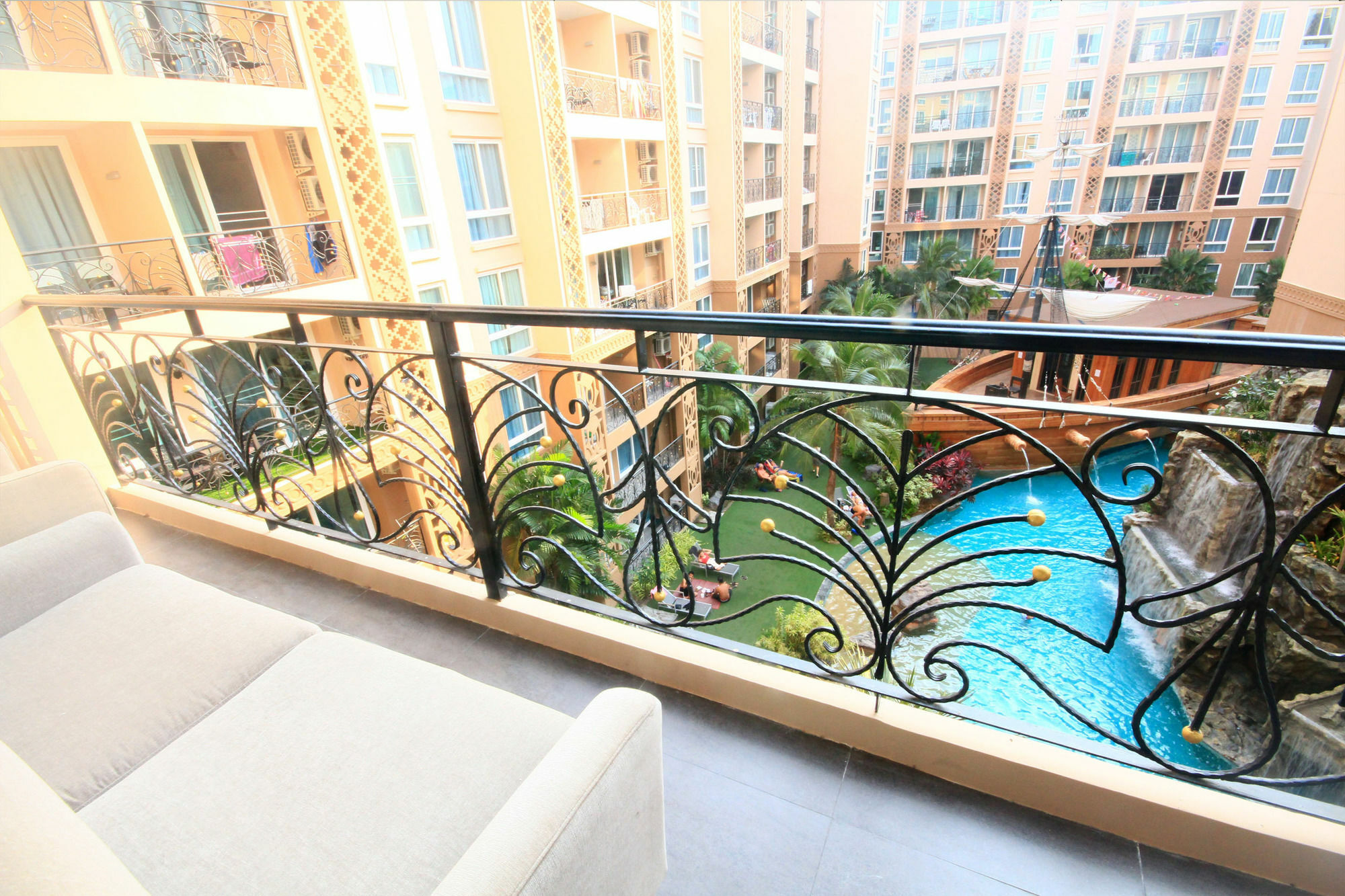 Atlantis Condo & Water Park Pattaya By The Sea Екстер'єр фото